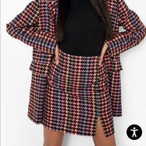 NWT Boohoo Color Pop Dogtooth Mini Skirt in Orange - Size 4